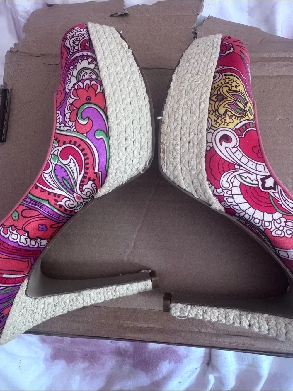 Nine West paisley Platform Pumps red, orange, green with rope heel